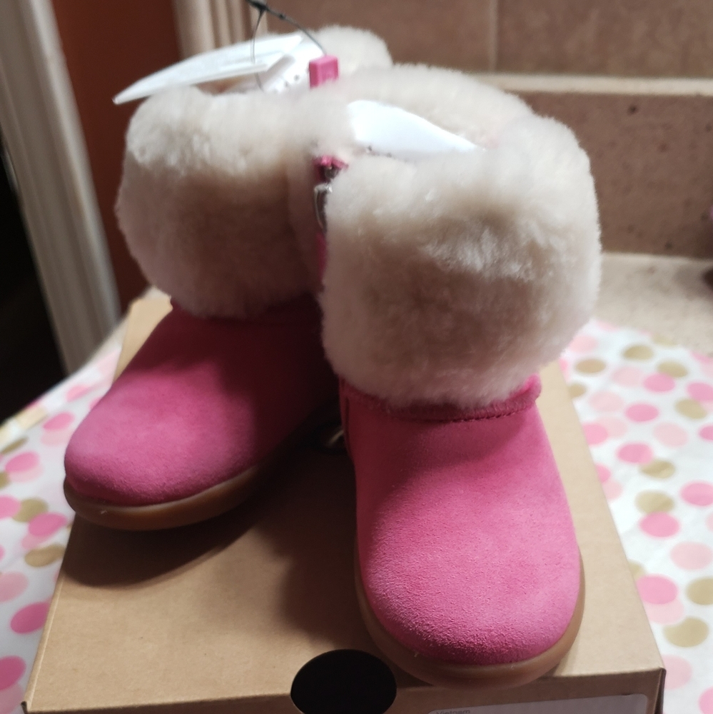 NIB UGG RAMONA TODDLER (AUTHENTIC) SHEEPSKIN BOOTS SIZE 7 PINK 💖 ADORABLE 🎀 - Picture 2 of 14